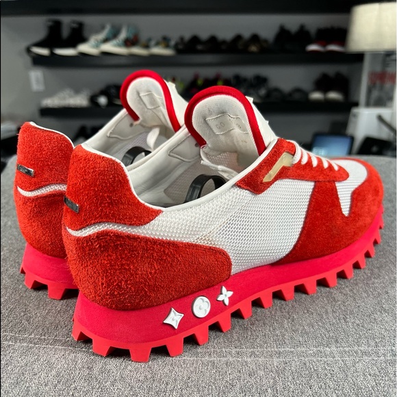 🚨LOUIS VUITTON RUNNER SNEAKER🚨 - Picture 9 of 13